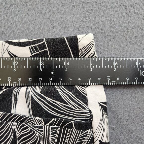 Chico's Women .5 US 6 Black Floral Mid Rise Skinny Pull On Ankle Pants - Picture 10 of 10